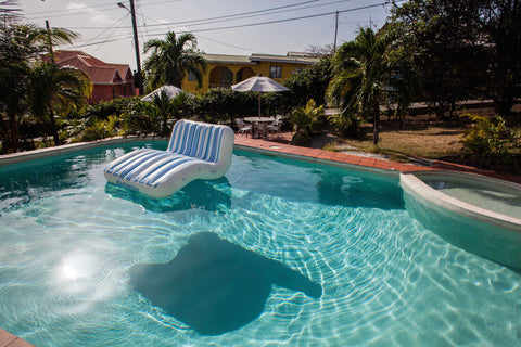 Lynn Van Den Broeck / Inflatable Fun